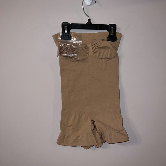 NWT SKIMS SHAPEWEAR SEAMLESS SCULPT STRAPLESS SHORTIE BODYSUIT SIENNA large - Picture 5 of 7